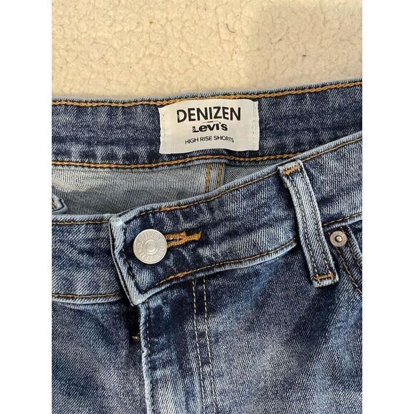 DENIZEN Levi's Women's High Rise Cut-Off Denim Shorts W30 Blue Distressed - Picture 2 of 11